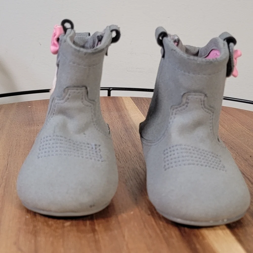 Disney Soft Faux Suede Minnie Mouse Baby Boots Size 18 - 24 months